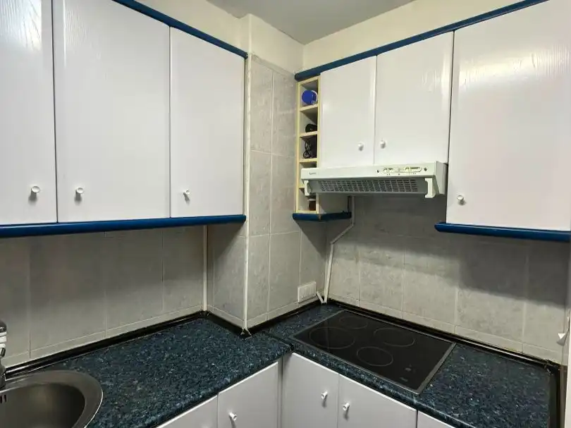 Wohnung zur Miete in Carrer de Cadis, 88, Russafa Küche von Wohnung zur Miete in Valencia Capital mit Klimaanlage und Balkon