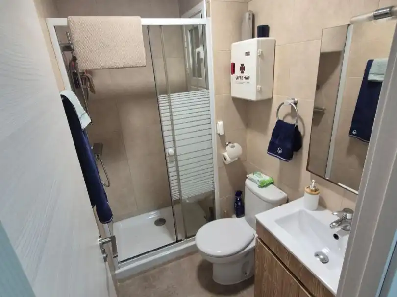 Piso en venta en Carrer del General Prim, 67, Santa Eulàlia Baño de Piso en venta en L'Hospitalet de Llobregat con Aire acondicionado y Terraza