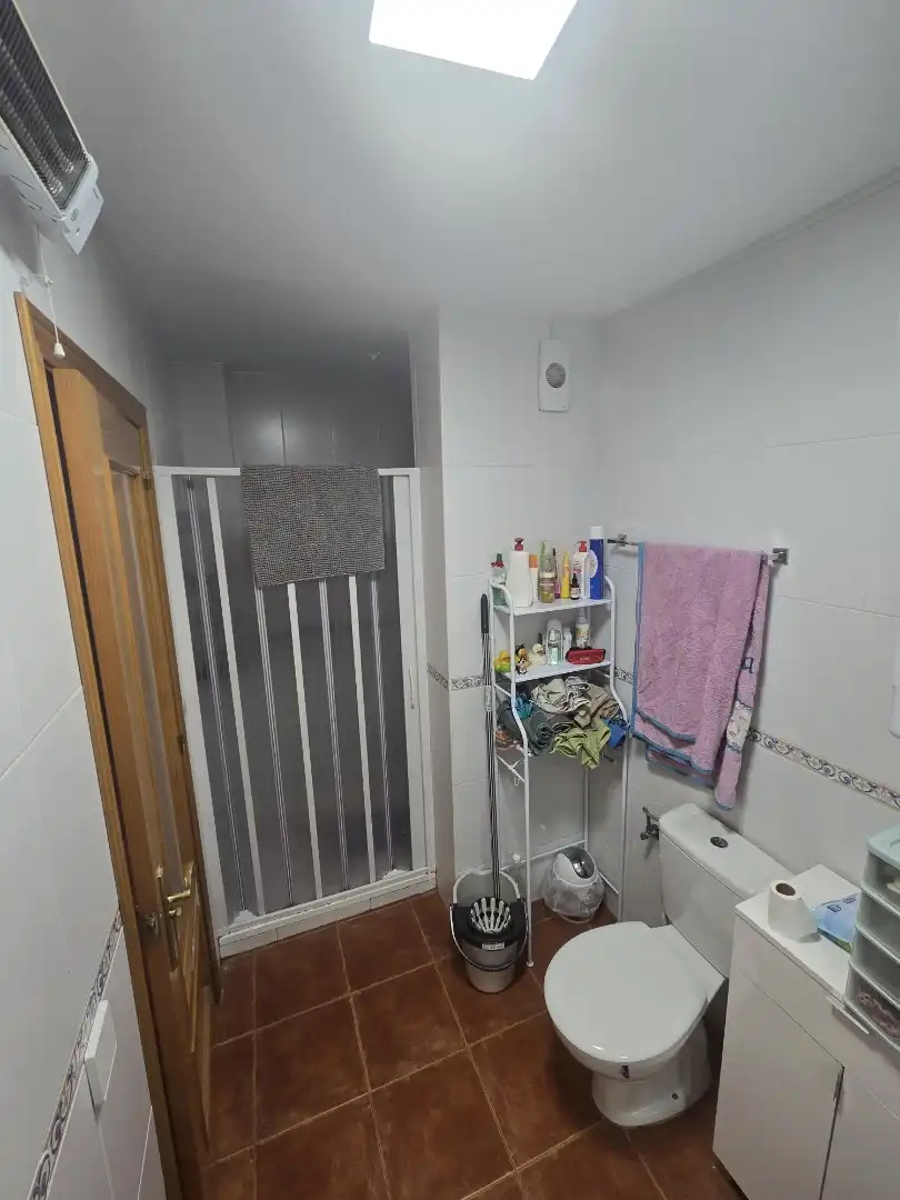 Piso en venta en Calle Juan Francisco Baviano Giner, 13, Oeste Baño de Piso en venta en Mérida con Balcón