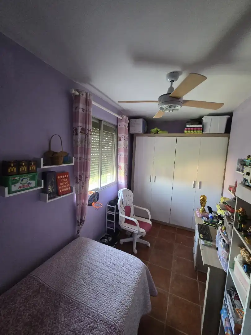 Piso en venta en Calle Juan Francisco Baviano Giner, 13, Oeste Habitación de Piso en venta en Mérida con Balcón