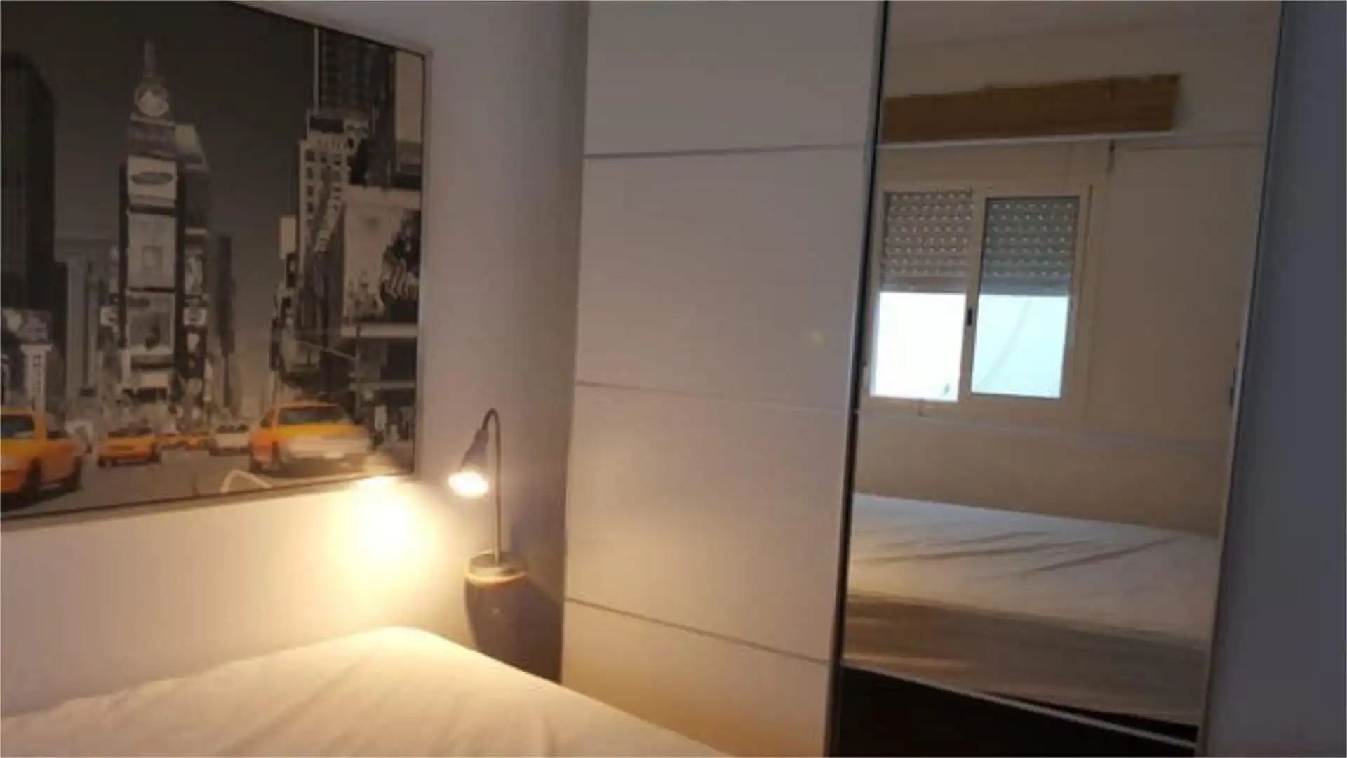 Habitación de Apartamento de alquiler en Sevilla con Calefacción y Amueblado