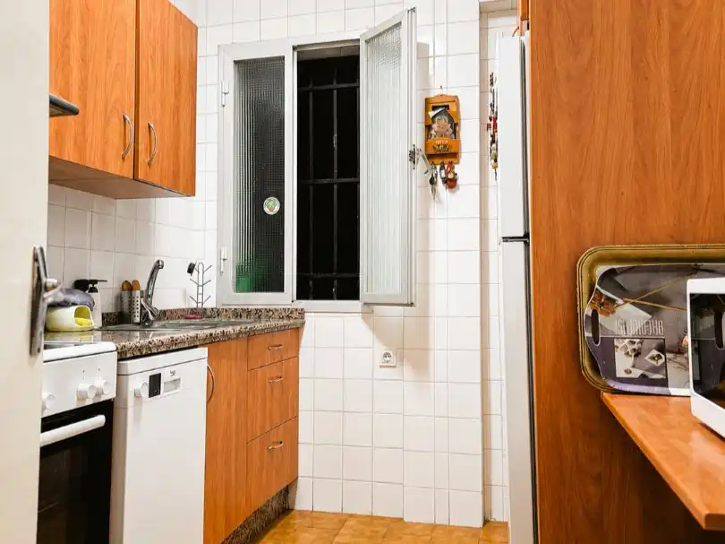 Küche von Wohnung zum Verkauf in  Sevilla Capital mit Klimaanlage