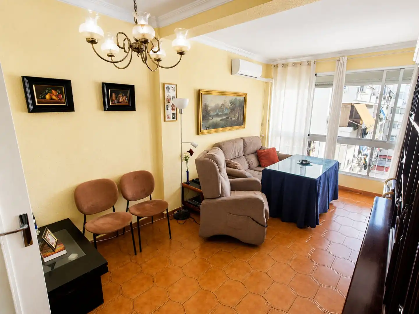Wohnzimmer von Wohnung zum Verkauf in  Sevilla Capital mit Klimaanlage