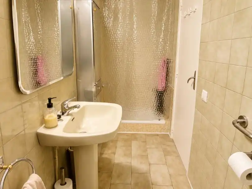 Badezimmer von Wohnung zum Verkauf in  Sevilla Capital mit Klimaanlage