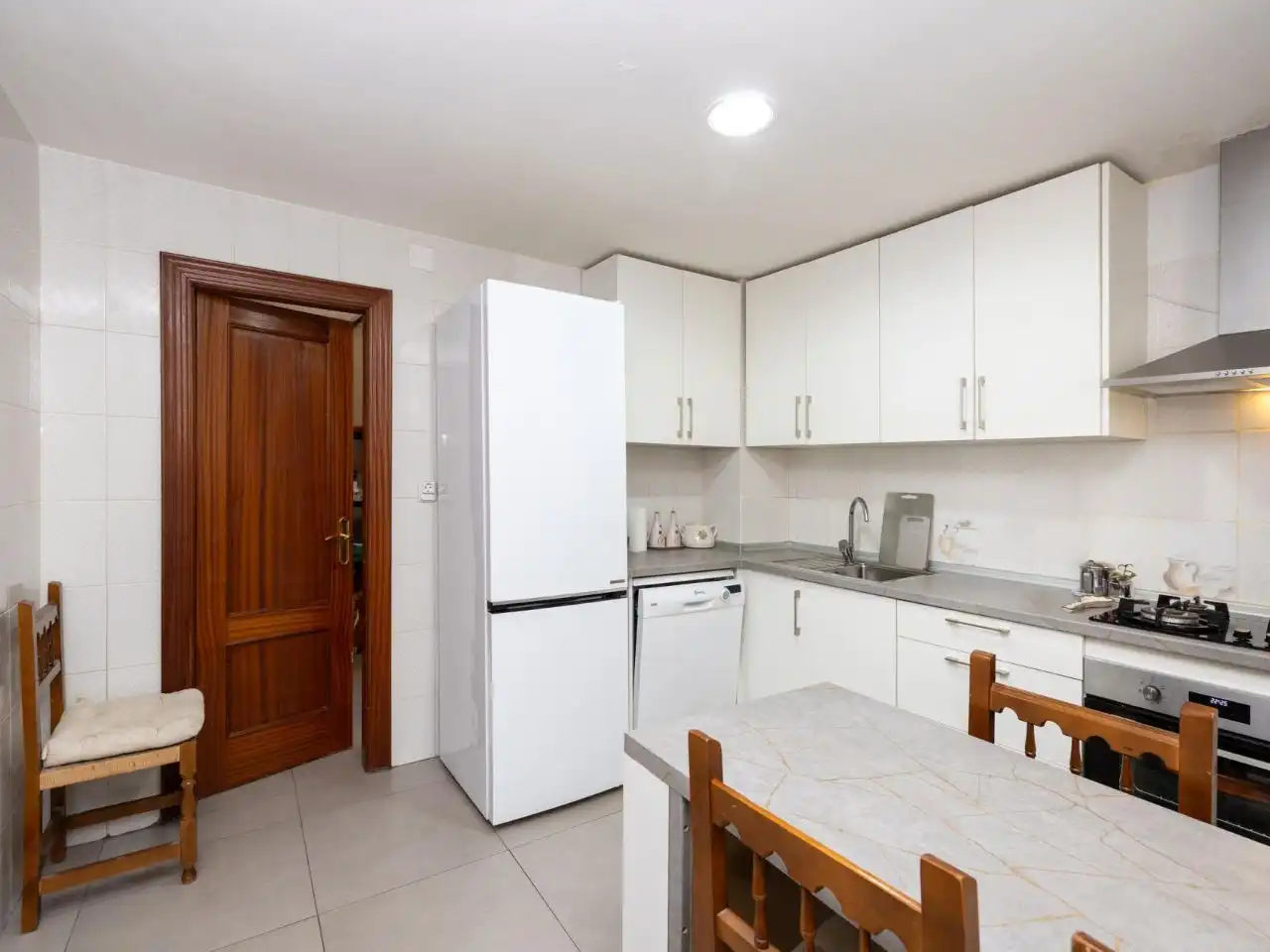 Casa adosada en venta en Calle San Vicente, 18, Güéjar Sierra Cocina de Casa adosada en venta en Güéjar Sierra con Terraza