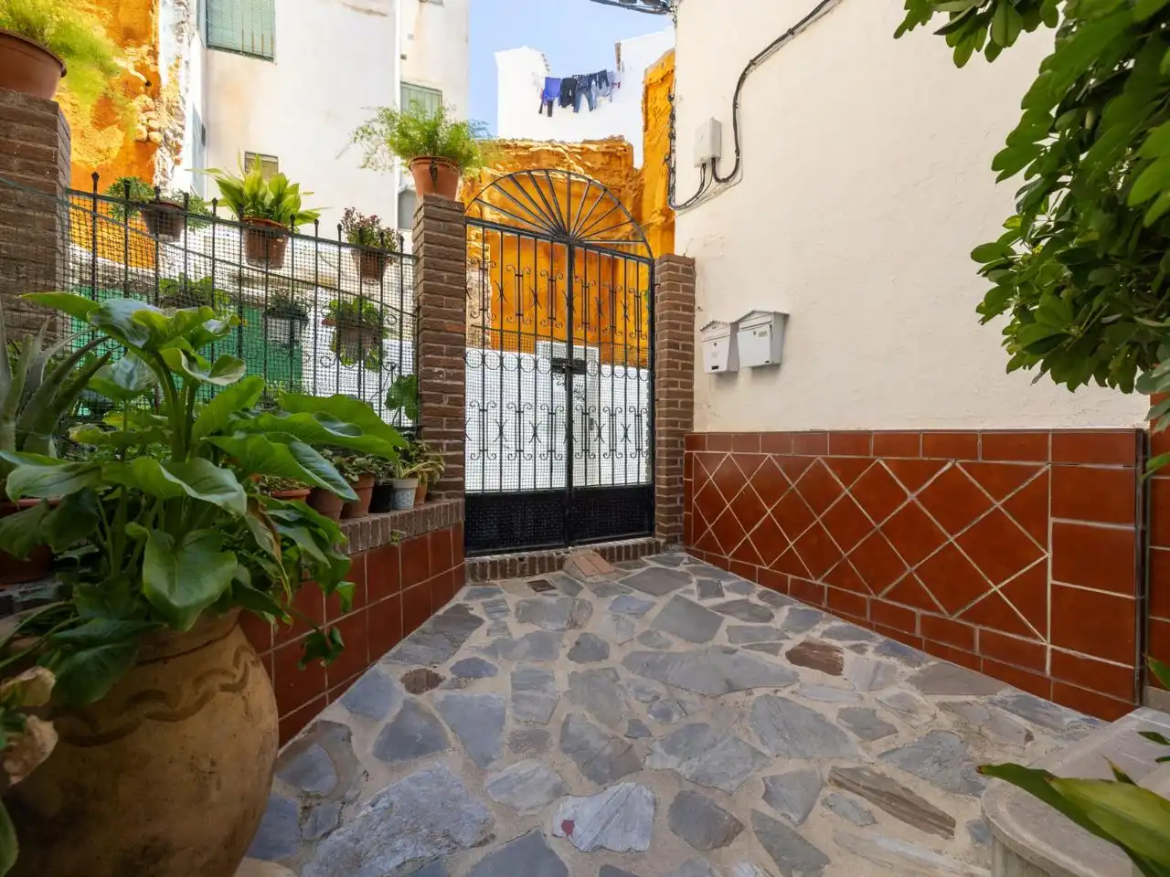 Casa adosada en venta en Calle San Vicente, 18, Güéjar Sierra Vista exterior de Casa adosada en venta en Güéjar Sierra con Terraza
