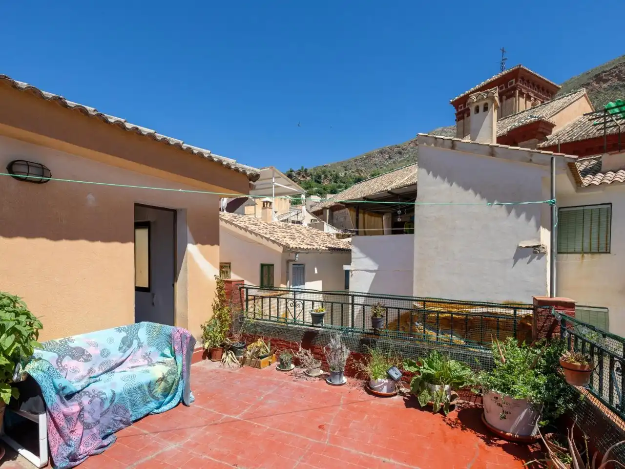 Casa adosada en venta en Calle San Vicente, 18, Güéjar Sierra Vista exterior de Casa adosada en venta en Güéjar Sierra con Terraza