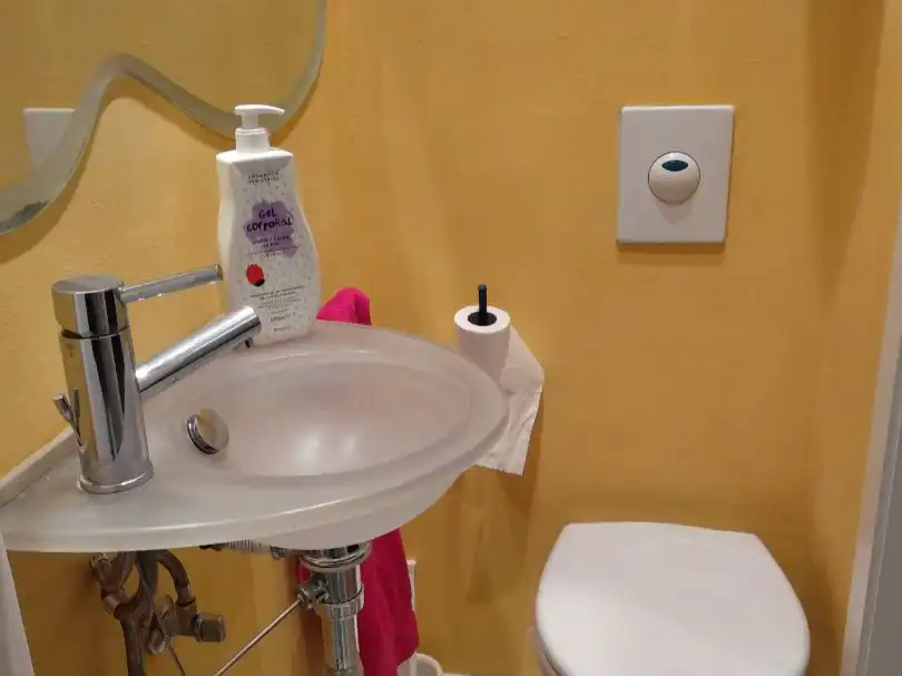Bathroom of Apartments for rent in  Madrid Capital  with Air Conditioner