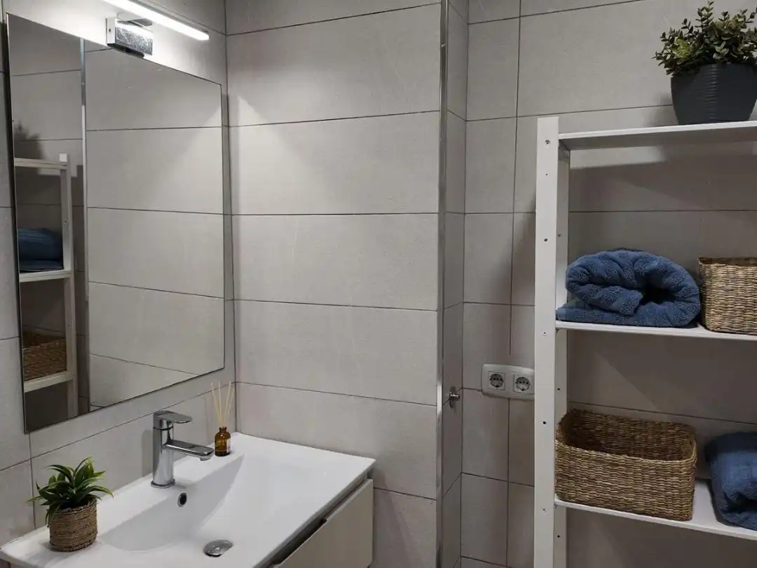 Flat for rent in Calle Mar del Norte, 10, Las Redes Bathroom of Flat for rent in El Puerto de Santa María with Terrace, Swimming Pool and Furnished