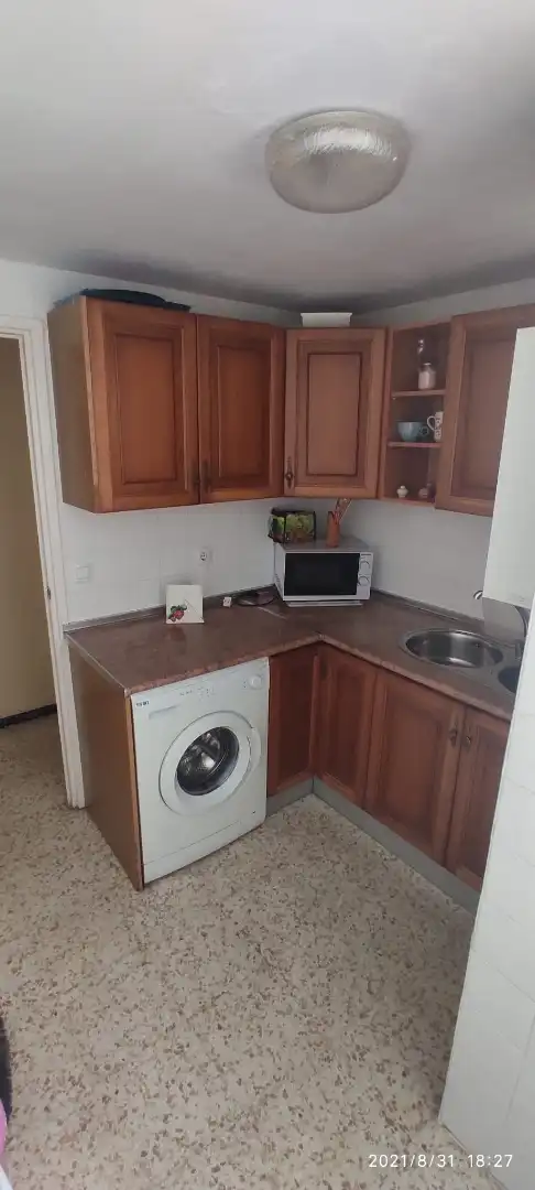 Cuina de Pis de lloguer en Sevilla amb Aire condicionat, Terrassa i Moblat