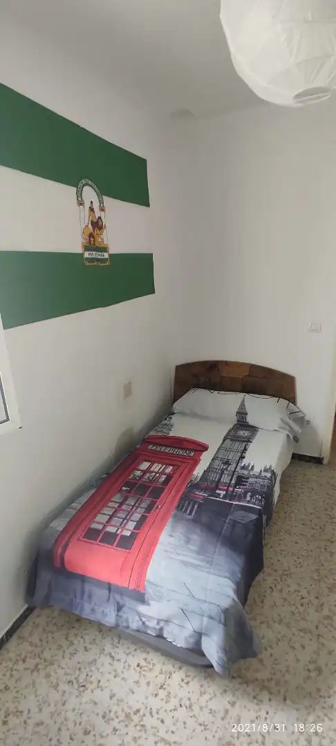 Dormitori de Pis de lloguer en Sevilla amb Aire condicionat, Terrassa i Moblat