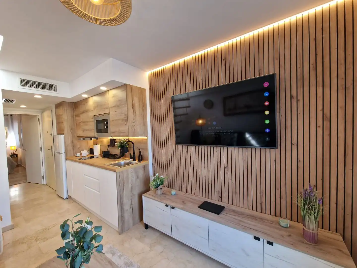 Living room of Flat for sale in Benalmádena  with Air Conditioner, Terrace and Balcony