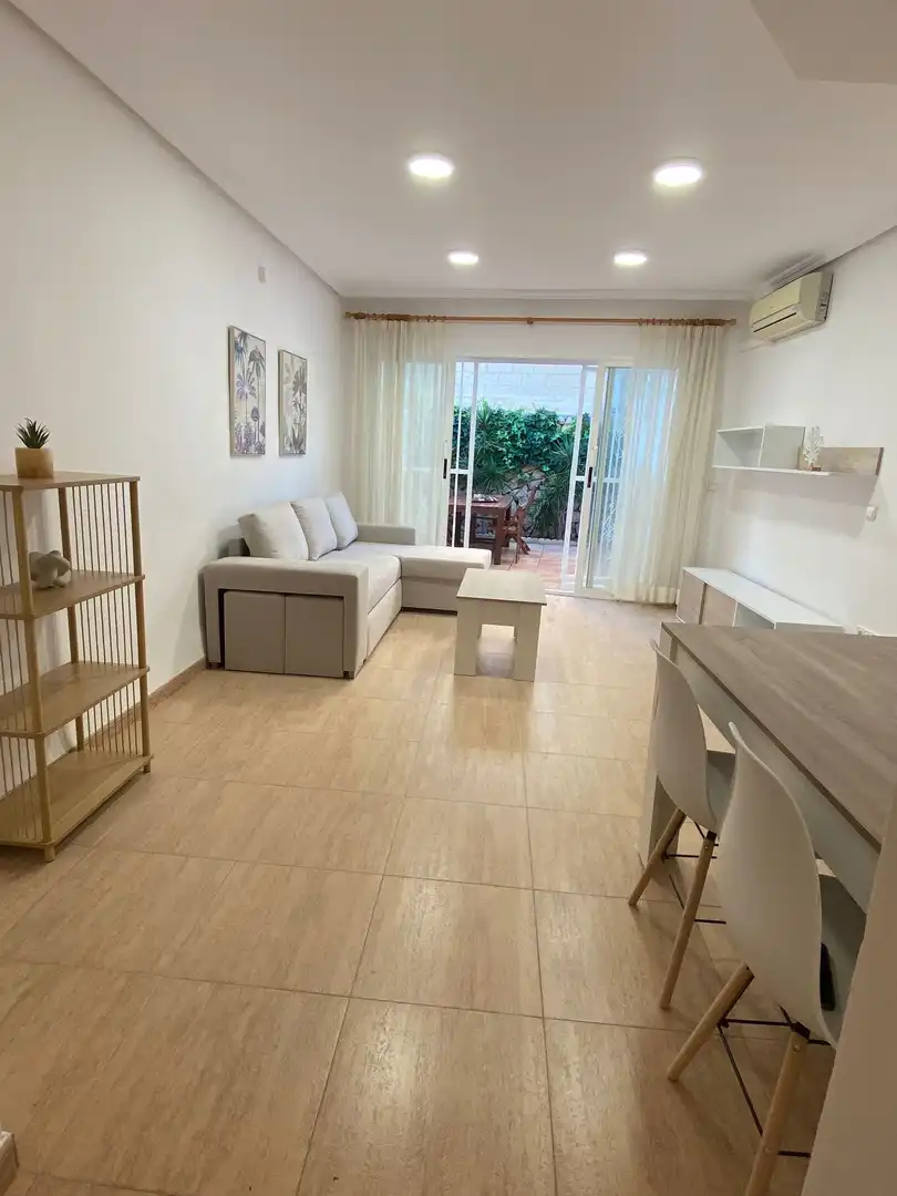 Sala de estar de Casa adosada en venta en Benidorm con Aire acondicionado, Jardín privado y Terraza