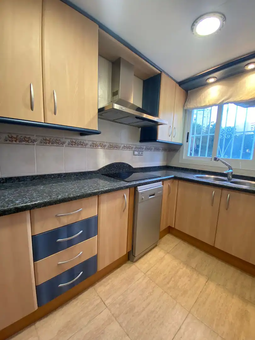 Cocina de Casa adosada en venta en Benidorm con Aire acondicionado, Jardín privado y Terraza