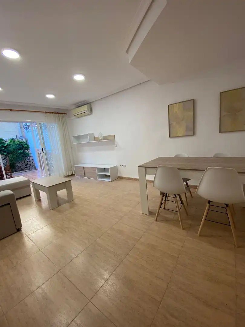 Comedor de Casa adosada en venta en Benidorm con Aire acondicionado, Jardín privado y Terraza