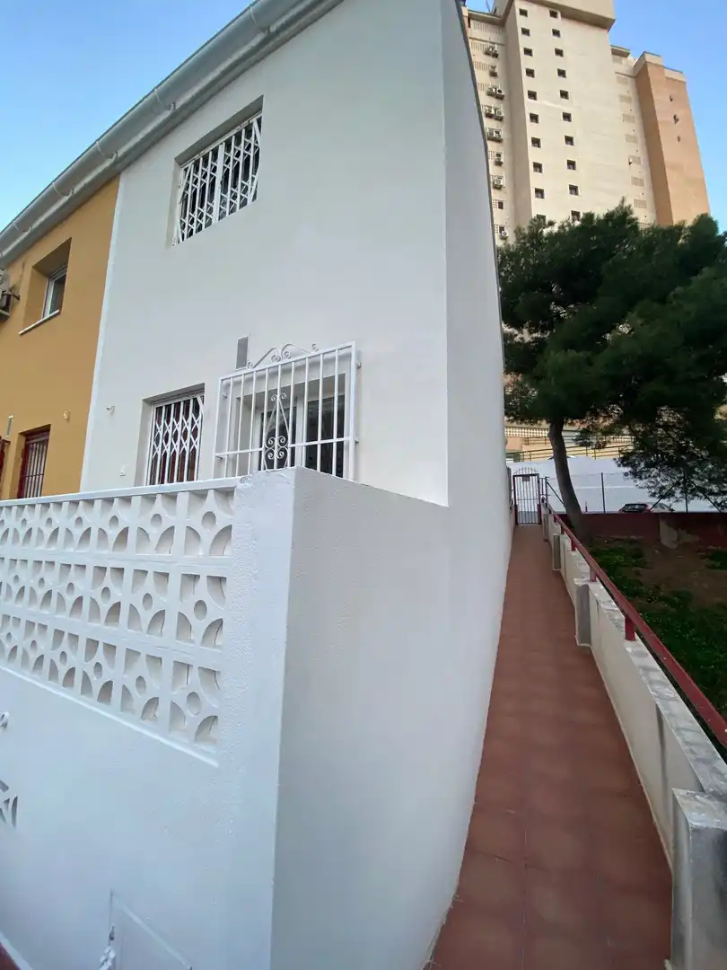 Vista exterior de Casa adosada en venta en Benidorm con Aire acondicionado, Jardín privado y Terraza