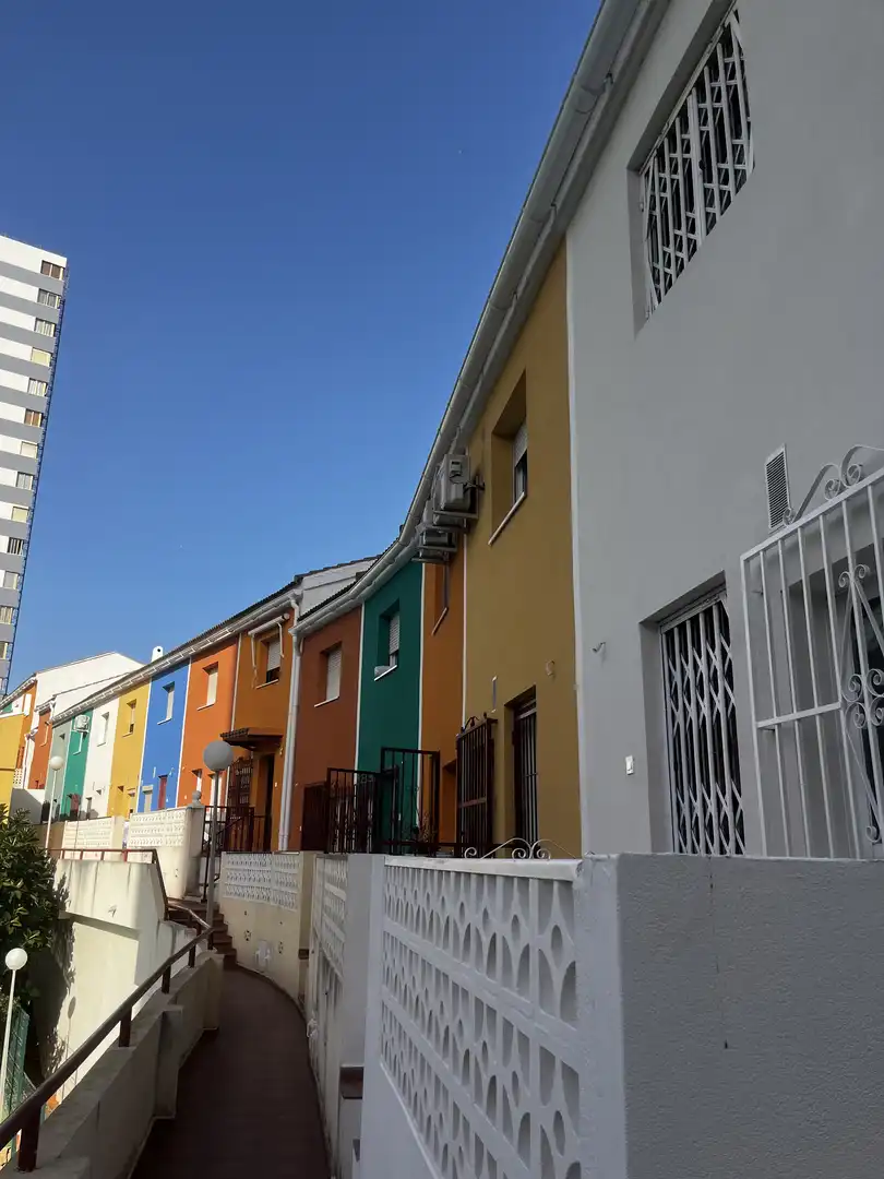 Vista exterior de Casa adosada en venta en Benidorm con Aire acondicionado, Jardín privado y Terraza