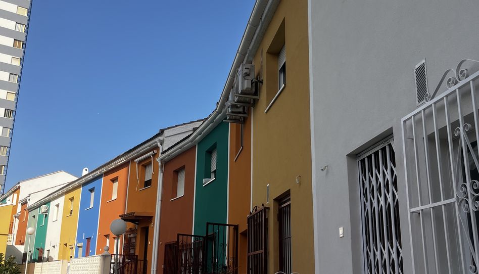 Casa adosada en venta en Calle Asturias, 22, Playa Poniente, Benidorm - imagen 1 Foto 1 de Casa adosada en venta en Calle Asturias, 22, Playa Poniente, Benidorm