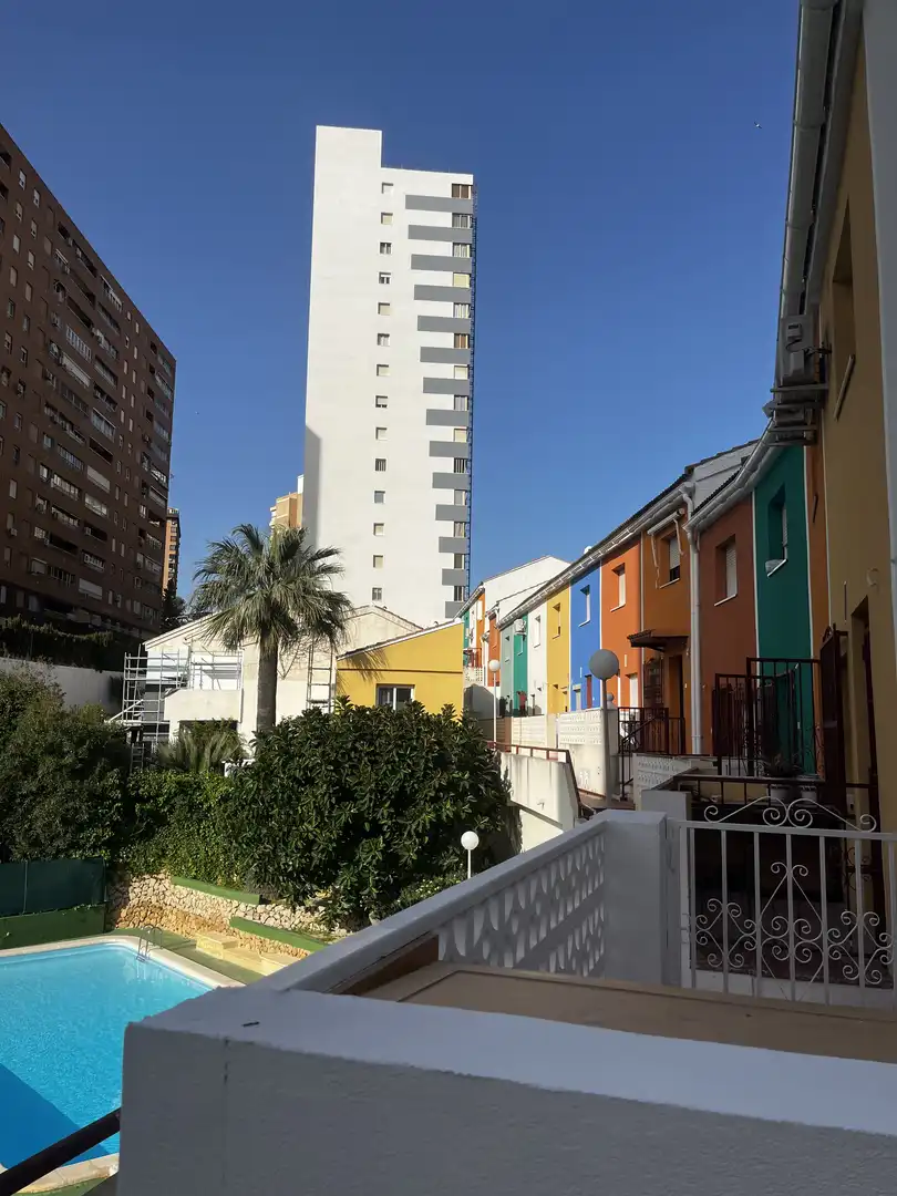 Vista exterior de Casa adosada en venta en Benidorm con Aire acondicionado, Jardín privado y Terraza