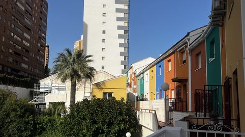 Casa adosada en venta en Calle Asturias, 22, Playa Poniente, Benidorm - imagen 2 Foto 2 de Casa adosada en venta en Calle Asturias, 22, Playa Poniente, Benidorm