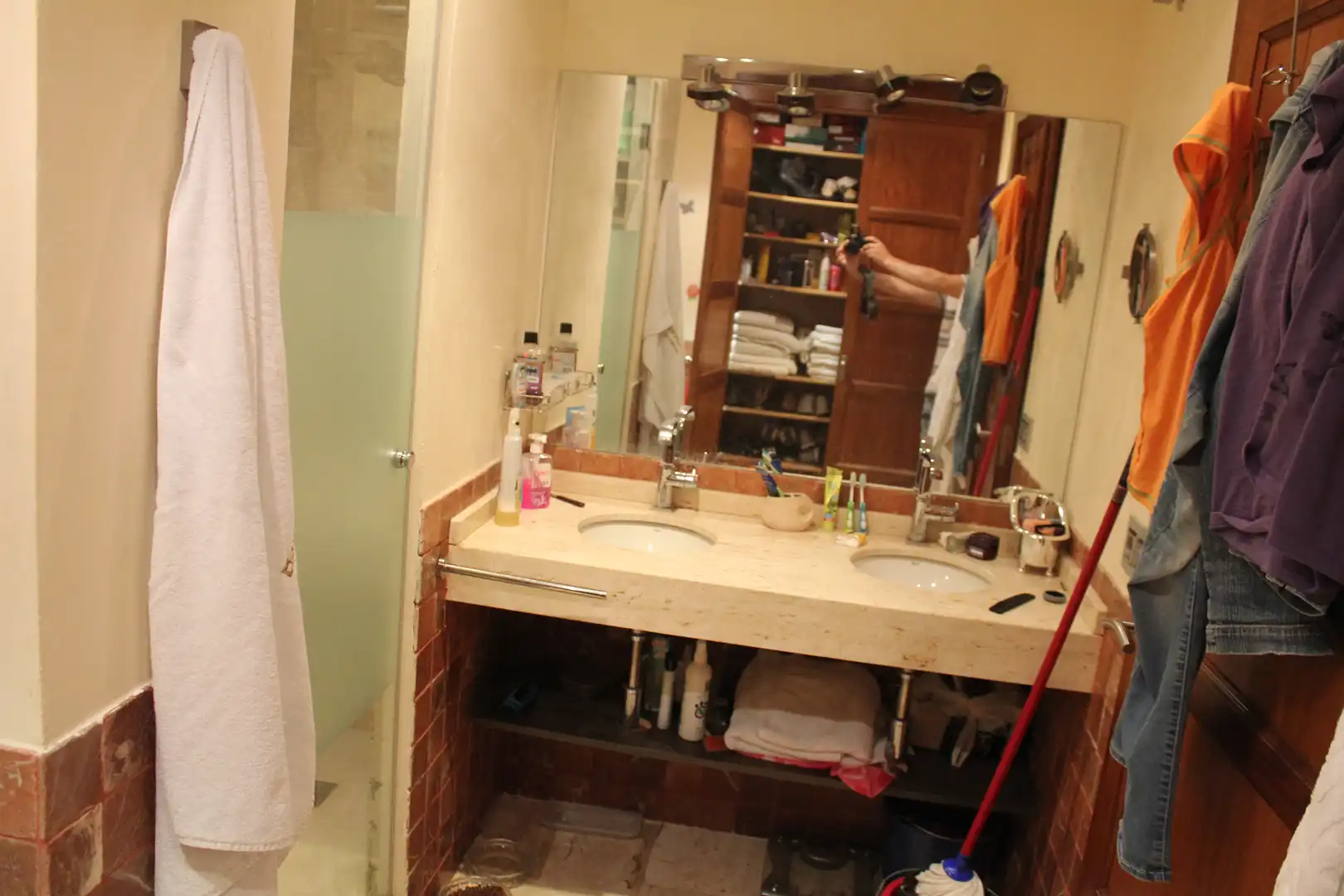 Bathroom of Flat for sale in Sevilla  with Air Conditioner, Heating and Parquet flooring