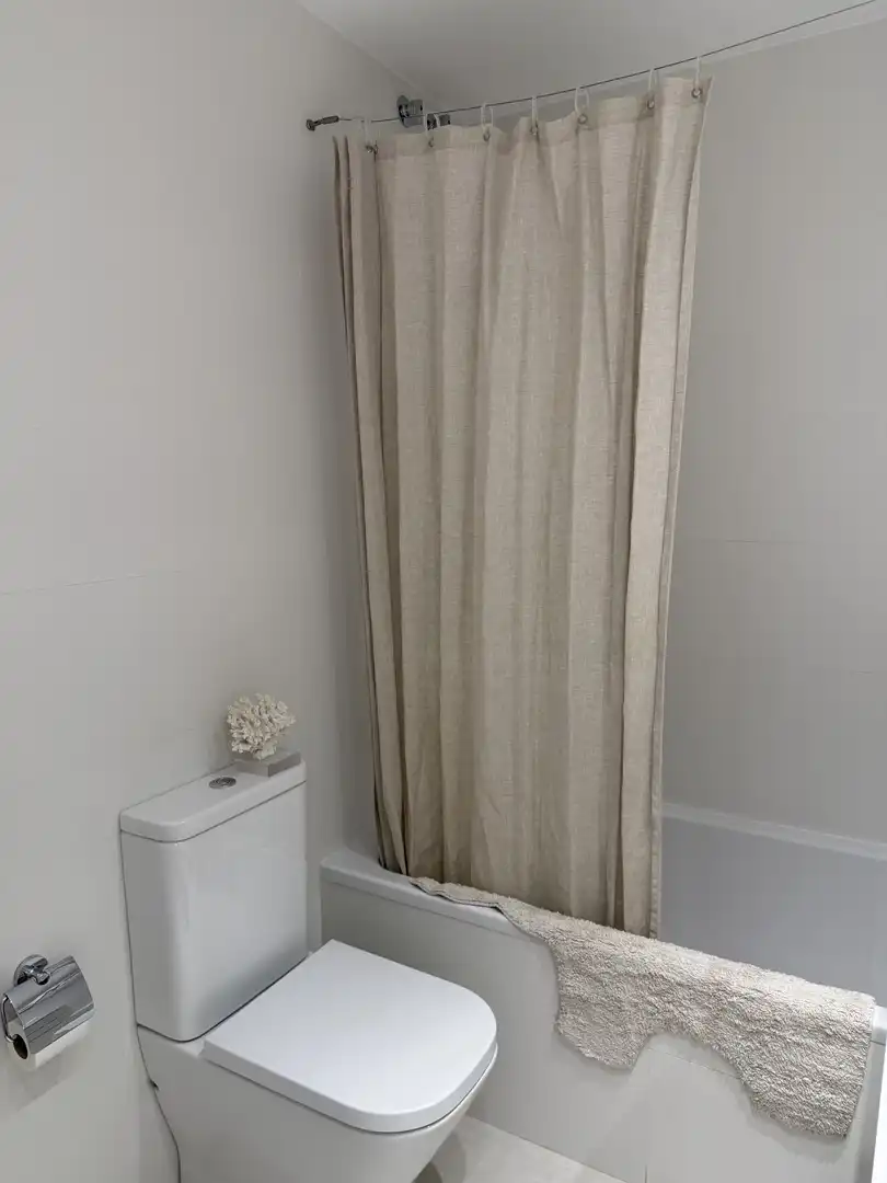 Flat for sale in Carrer de la Muntanya, 18, El Clot Bathroom of Flat for sale in Barcelona Capital with Air Conditioner
