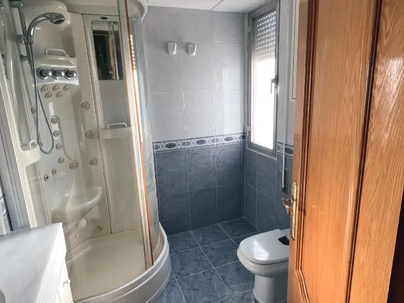 Bathroom of Flat for sale in Madrid  with Air Conditioner, Heating and Parquet flooring