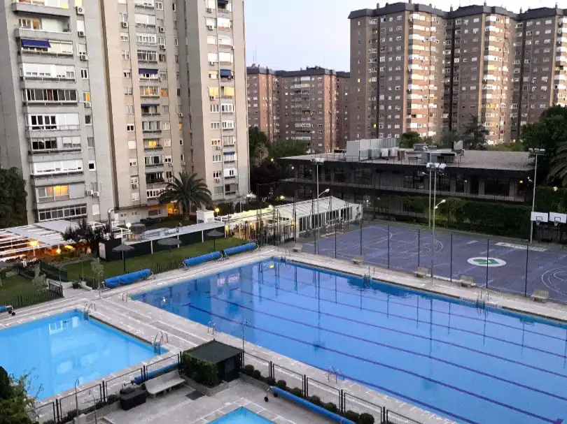 Swimming pool of Flat for sale in Madrid  with Air Conditioner, Heating and Parquet flooring