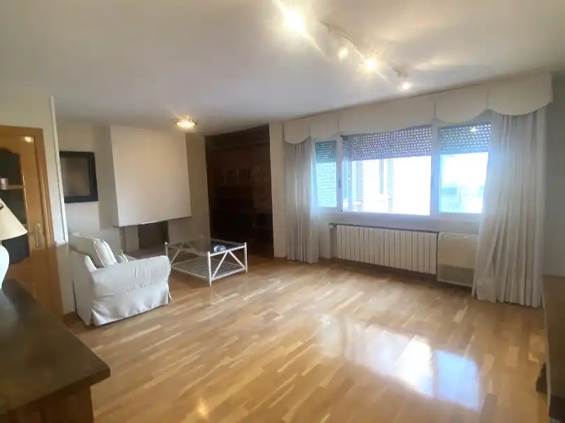 Living room of Flat for sale in Madrid  with Air Conditioner, Heating and Parquet flooring