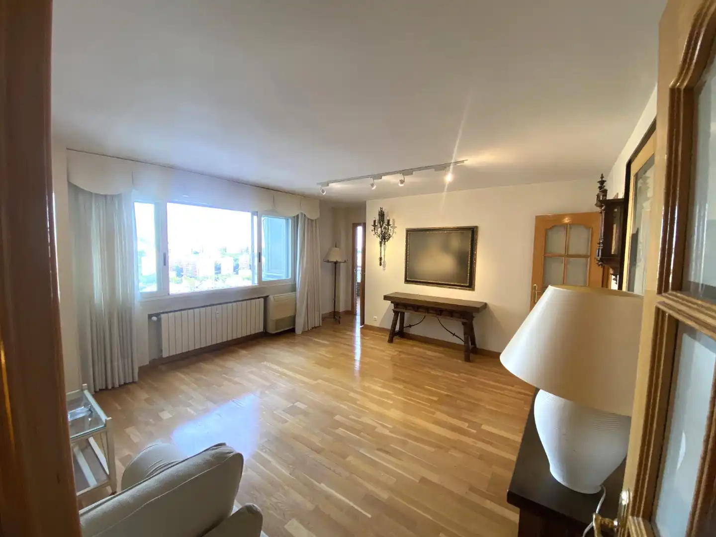 Living room of Flat for sale in Madrid  with Air Conditioner, Heating and Parquet flooring