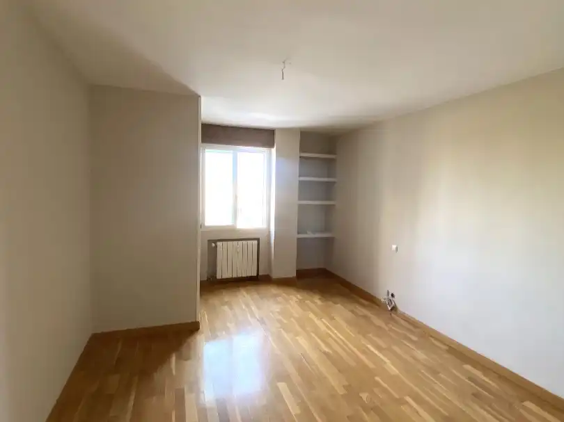 Bedroom of Flat for sale in Madrid  with Air Conditioner, Heating and Parquet flooring