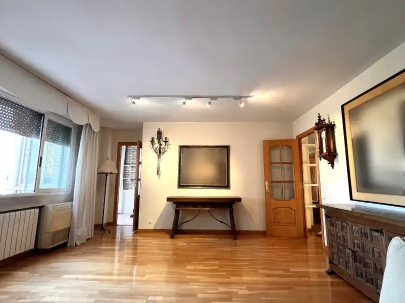 Living room of Flat for sale in Madrid  with Air Conditioner, Heating and Parquet flooring