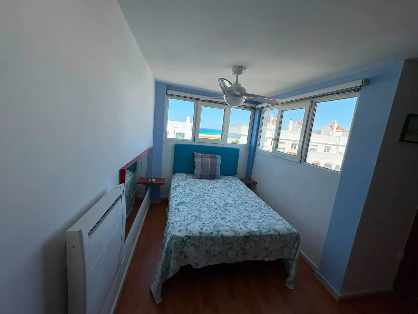 Dormitori de Casa adosada en venda en Tarifa amb Calefacció, Terrassa i Traster