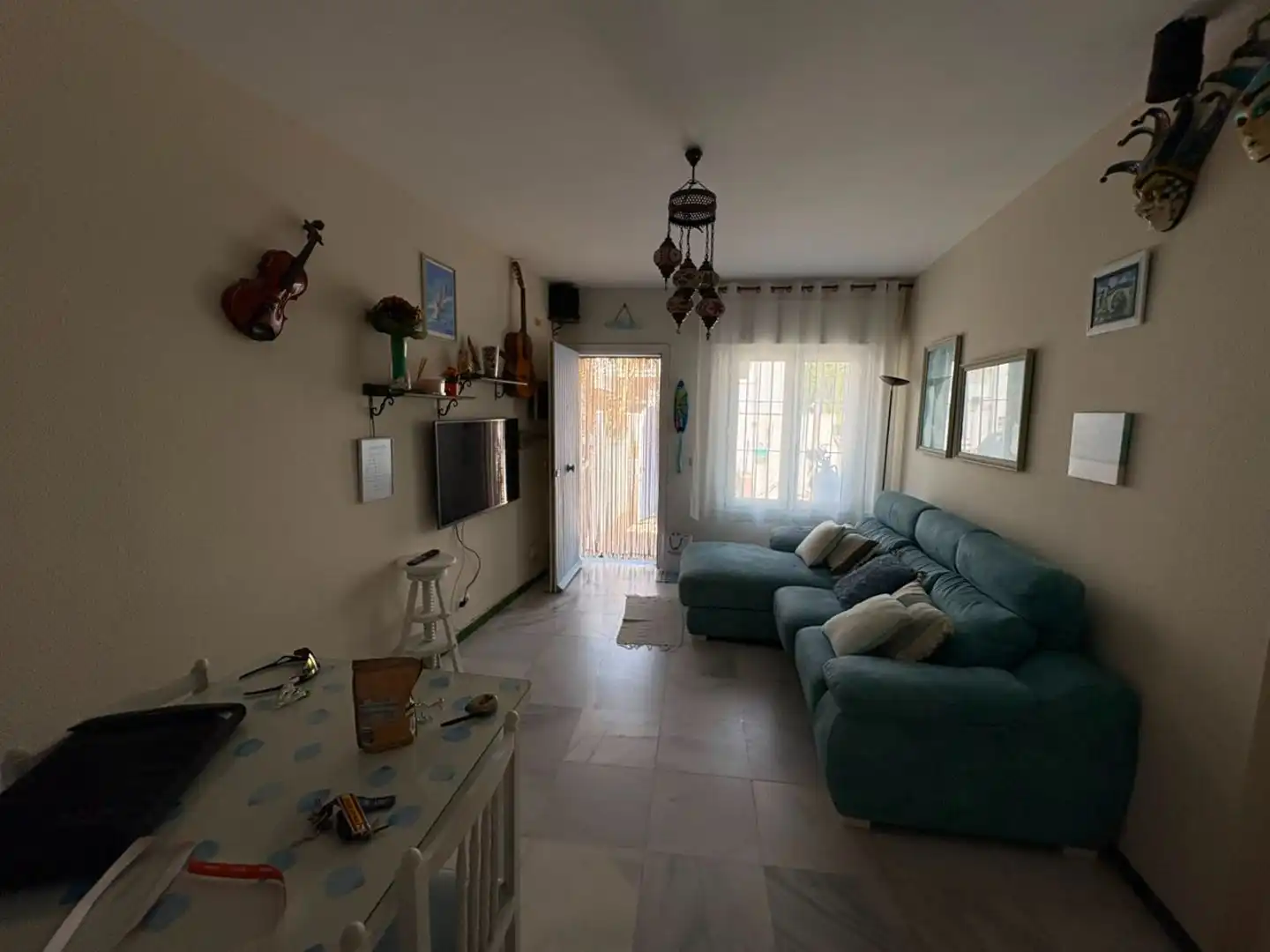 Sala d'estar de Casa adosada en venda en Tarifa amb Calefacció, Terrassa i Traster
