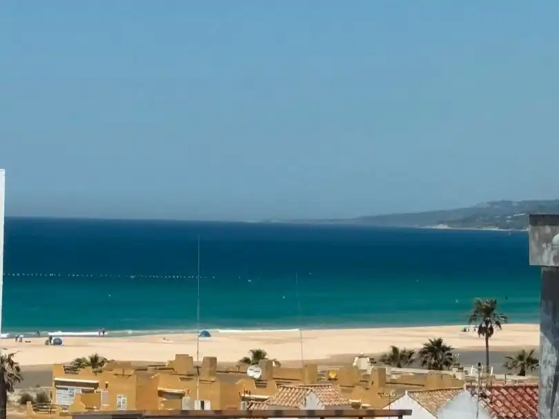 Vista exterior de Casa adosada en venda en Tarifa amb Calefacció, Terrassa i Traster