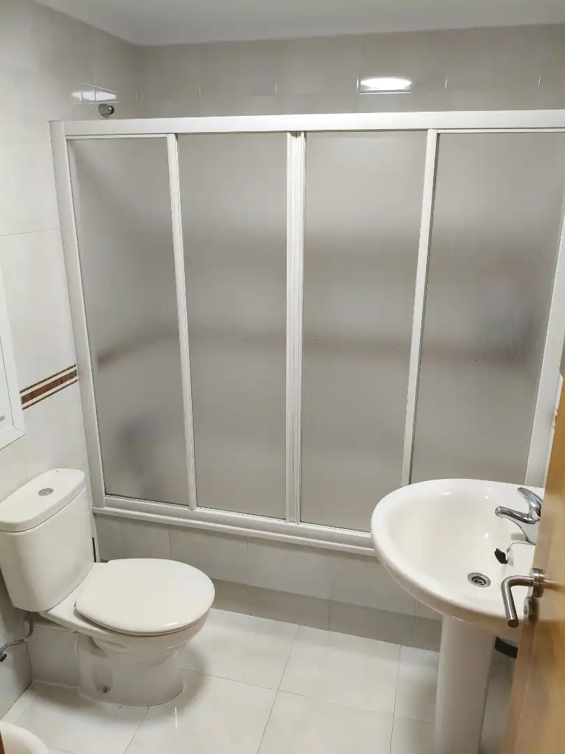 Apartamento de alquiler en Rua Granxas, 34, Viveiro Baño de Apartamento de alquiler en Viveiro con Calefacción, Parquet y Trastero