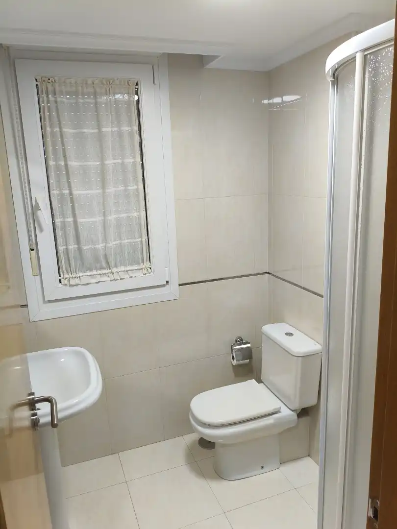 Apartamento de alquiler en Rua Granxas, 34, Viveiro Baño de Apartamento de alquiler en Viveiro con Calefacción, Parquet y Trastero