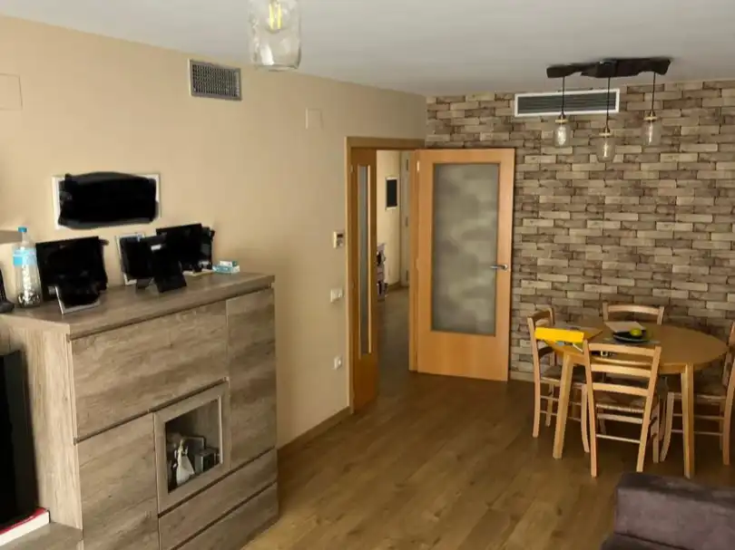 Wohnung zum Verkauf in Nulles Wohnung zum Verkauf in Nulles mit Klimaanlage, Heizung und Privatgarten