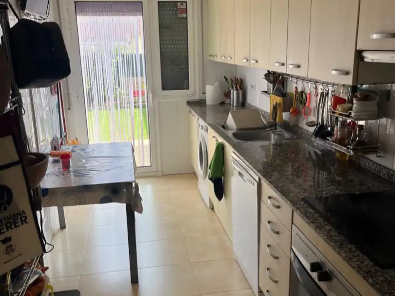 Wohnung zum Verkauf in Nulles Küche von Wohnung zum Verkauf in Nulles mit Klimaanlage, Heizung und Privatgarten