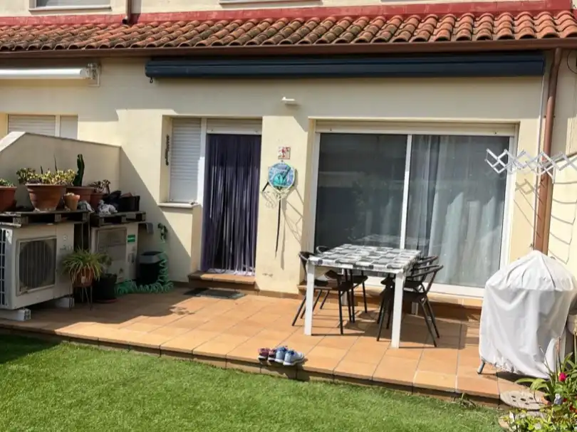 Wohnung zum Verkauf in Nulles Terrasse von Wohnung zum Verkauf in Nulles mit Klimaanlage, Heizung und Privatgarten