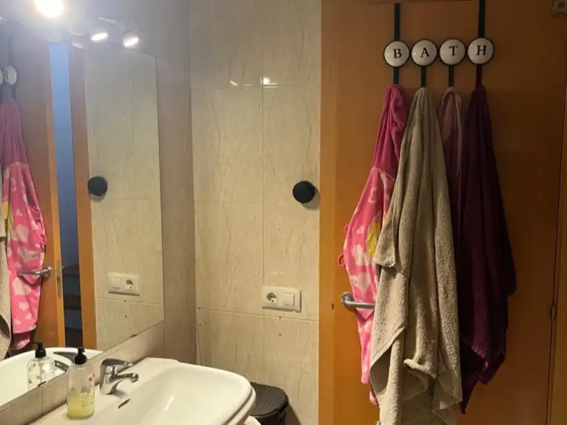 Wohnung zum Verkauf in Nulles Badezimmer von Wohnung zum Verkauf in Nulles mit Klimaanlage, Heizung und Privatgarten
