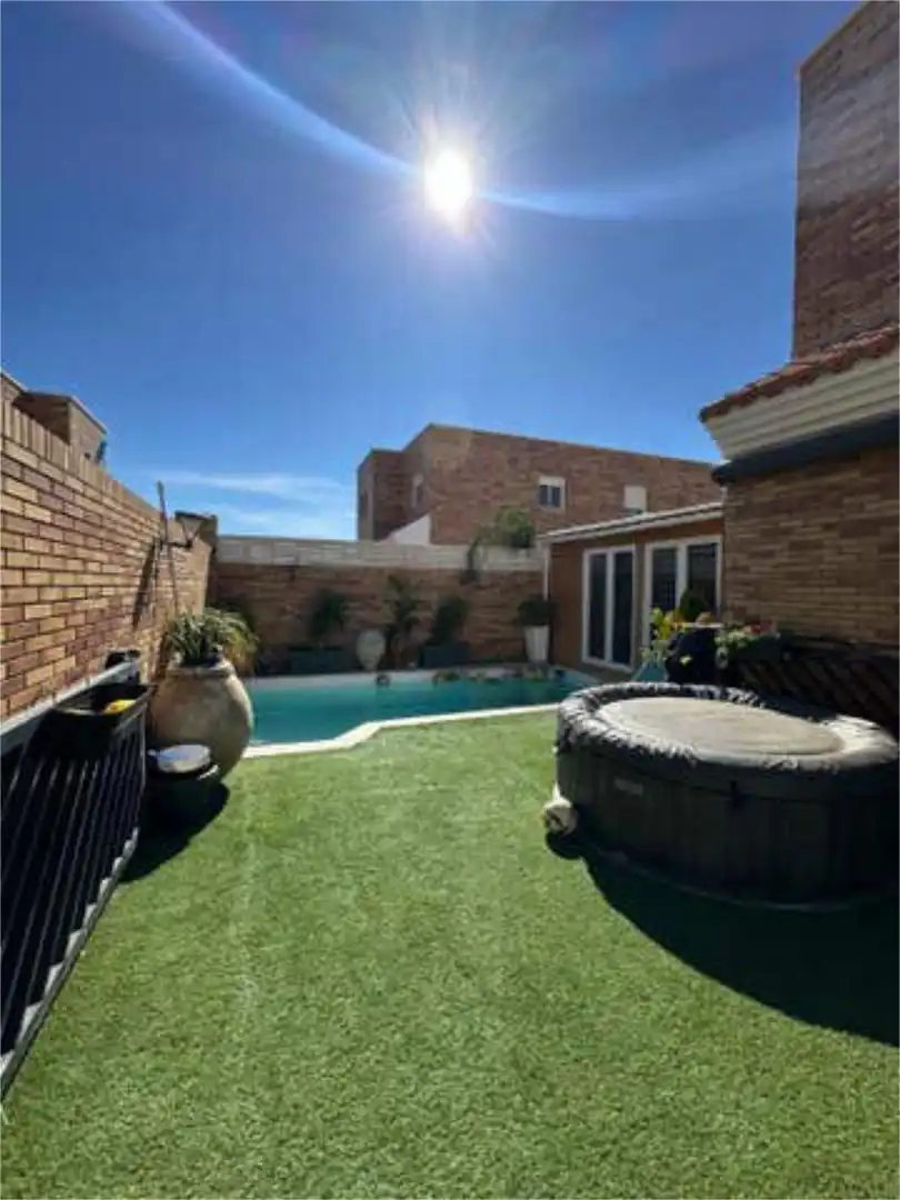 Piscina de Casa adosada en venta en Almería con Calefacción, Jardín privado y Terraza