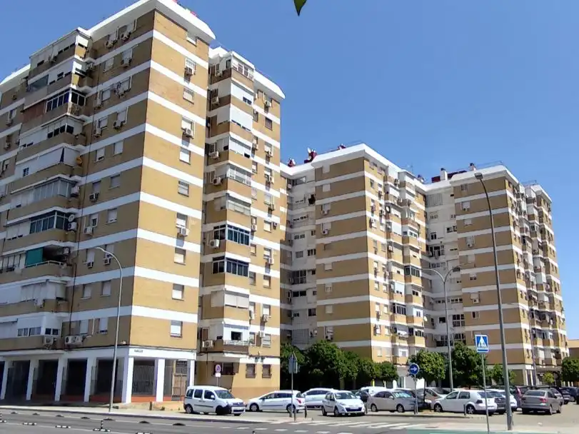 Exterior view of Flat for sale in Sevilla  with Air Conditioner, Terrace and Furnished