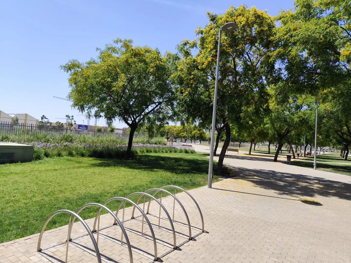 Exterior view of Flat for sale in Sevilla  with Air Conditioner, Terrace and Furnished
