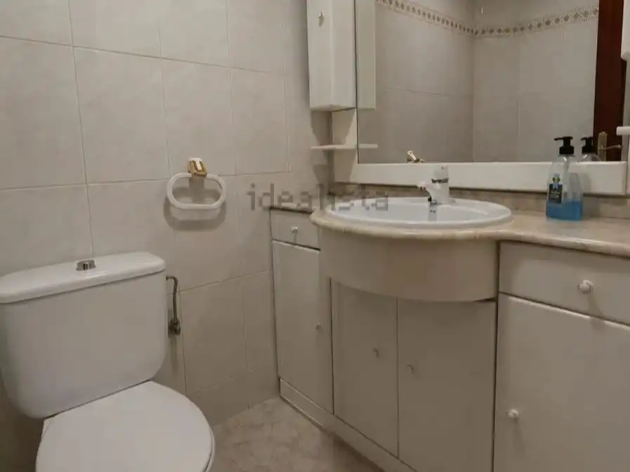 Bathroom of Flat for sale in Sevilla  with Air Conditioner, Terrace and Furnished