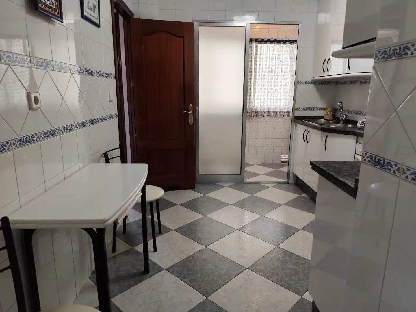 Kitchen of Flat for sale in Sevilla  with Air Conditioner, Terrace and Furnished