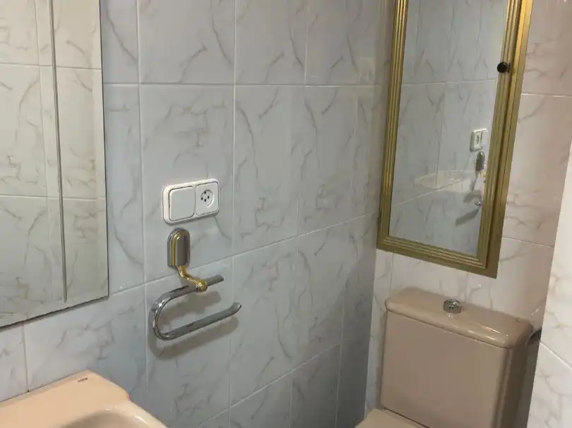 Bathroom of Flat for sale in Sevilla  with Air Conditioner, Terrace and Furnished