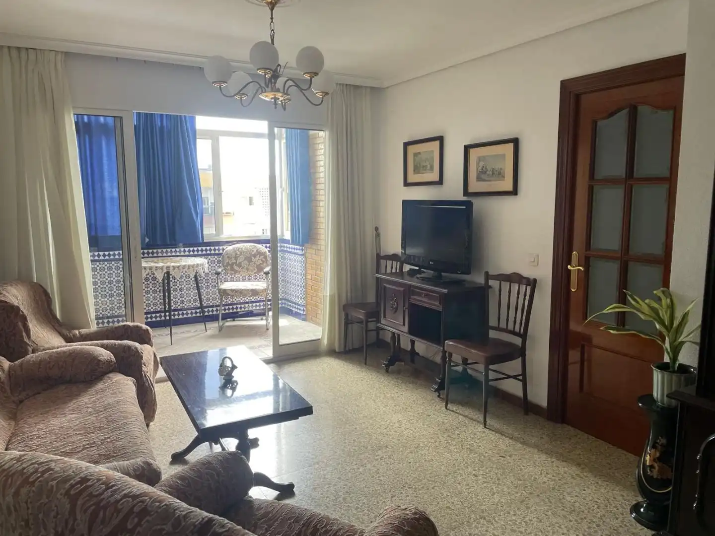 Living room of Flat for sale in Sevilla  with Air Conditioner, Terrace and Furnished