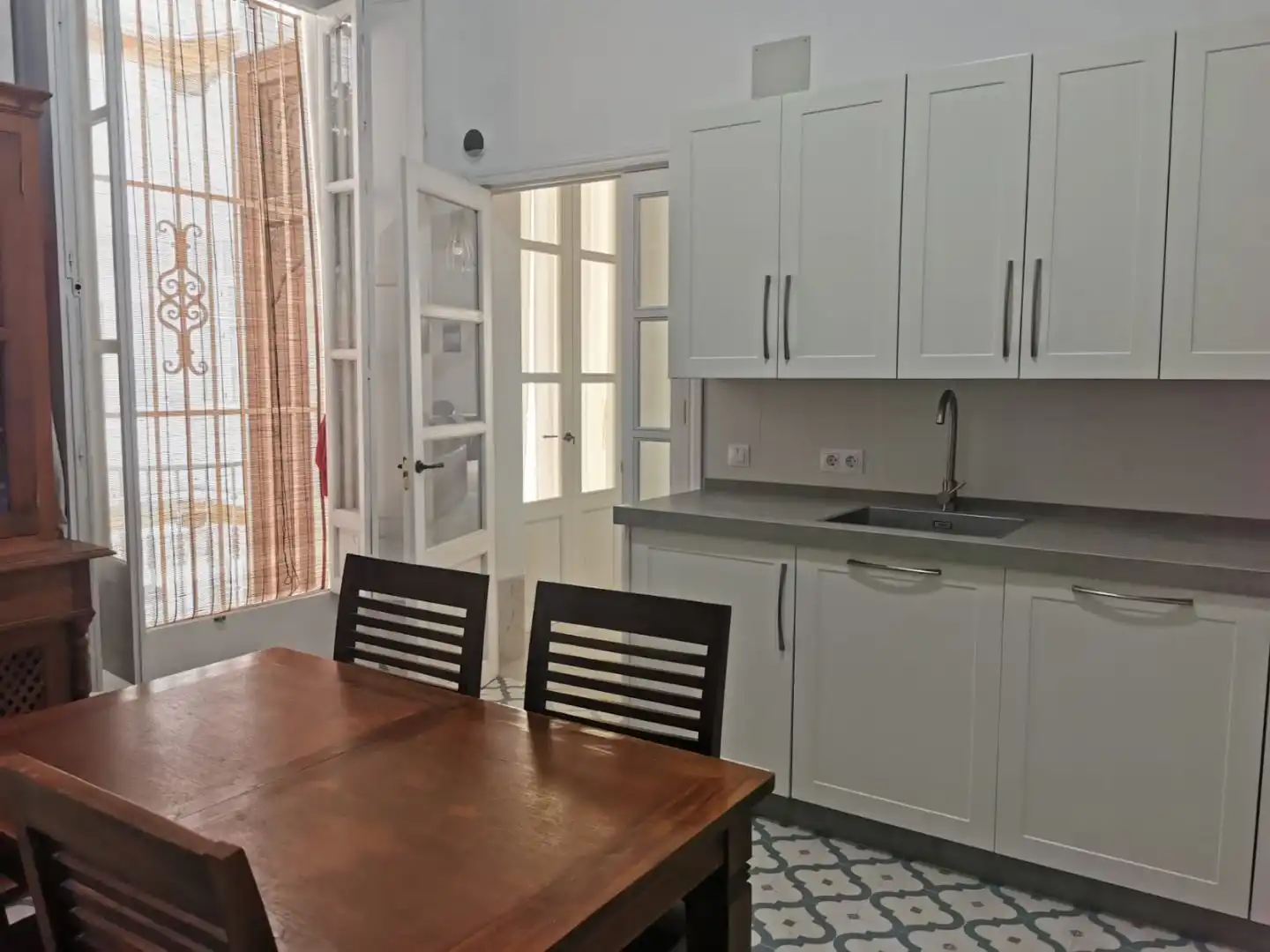 Wohnung zum Verkauf in Calle Beato Diego de Cádiz, 6, Centro Histórico Küche von Wohnung zum Verkauf in Cádiz Capital mit Klimaanlage und Balkon