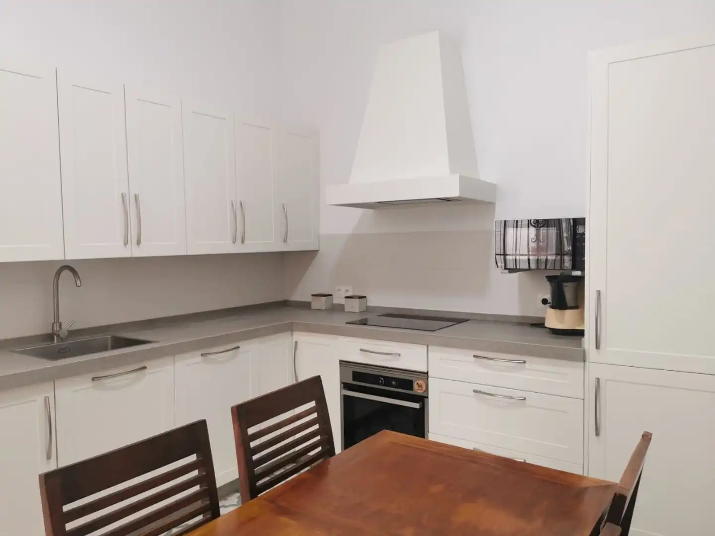 Wohnung zum Verkauf in Calle Beato Diego de Cádiz, 6, Centro Histórico Küche von Wohnung zum Verkauf in Cádiz Capital mit Klimaanlage und Balkon